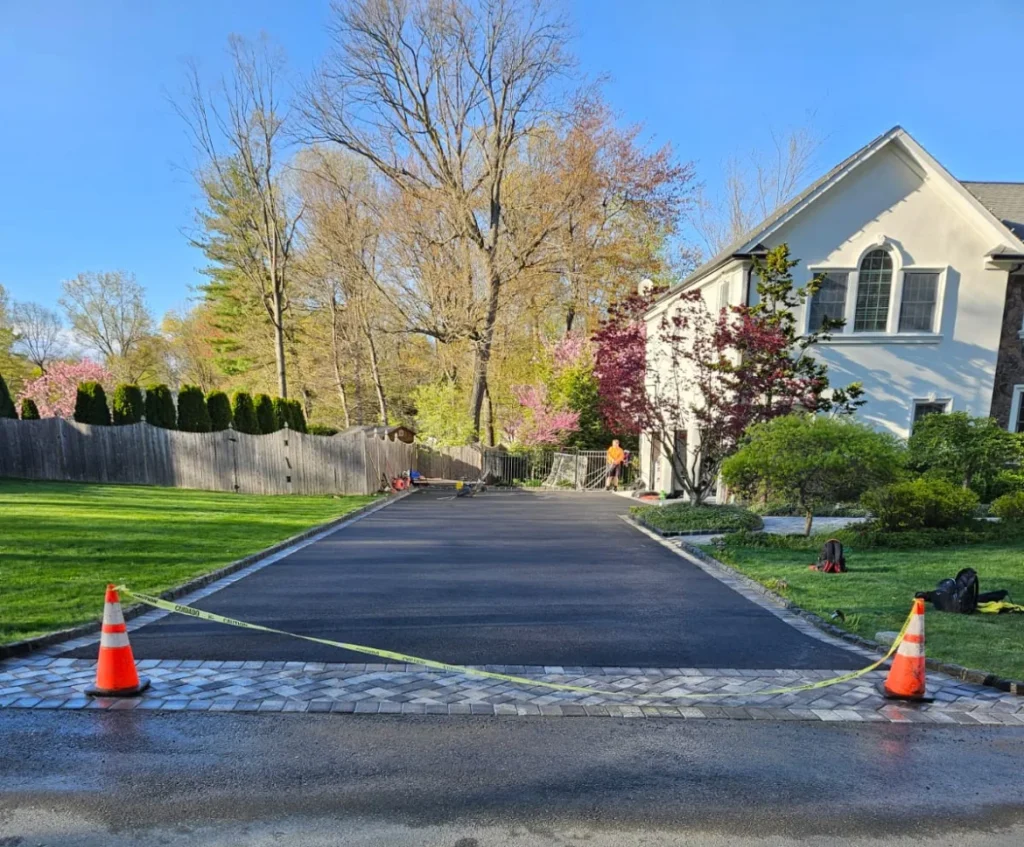 Best Oil and Stone Paving in East Setauket, NY | Courtyard Stone & Paving Services
